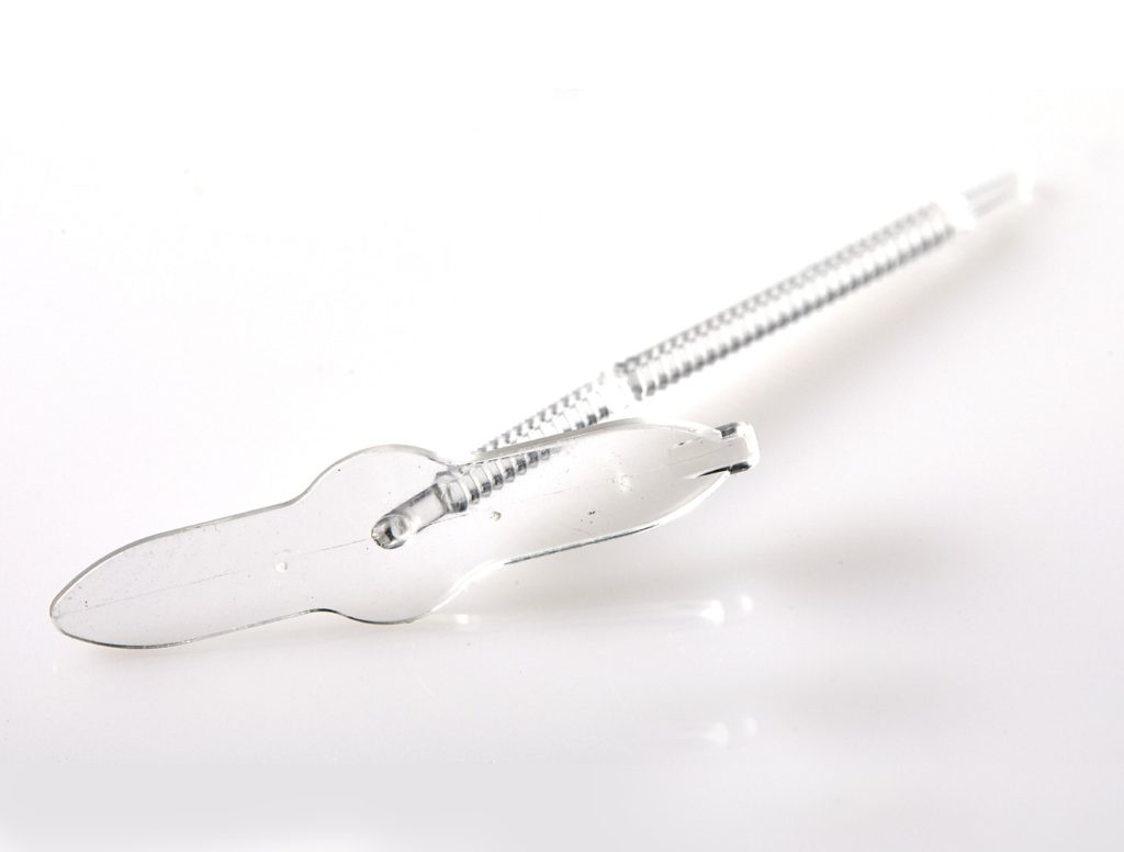 Bioresorbable surgical device with thin wall molding and micro features, by Isometric Micro Molding